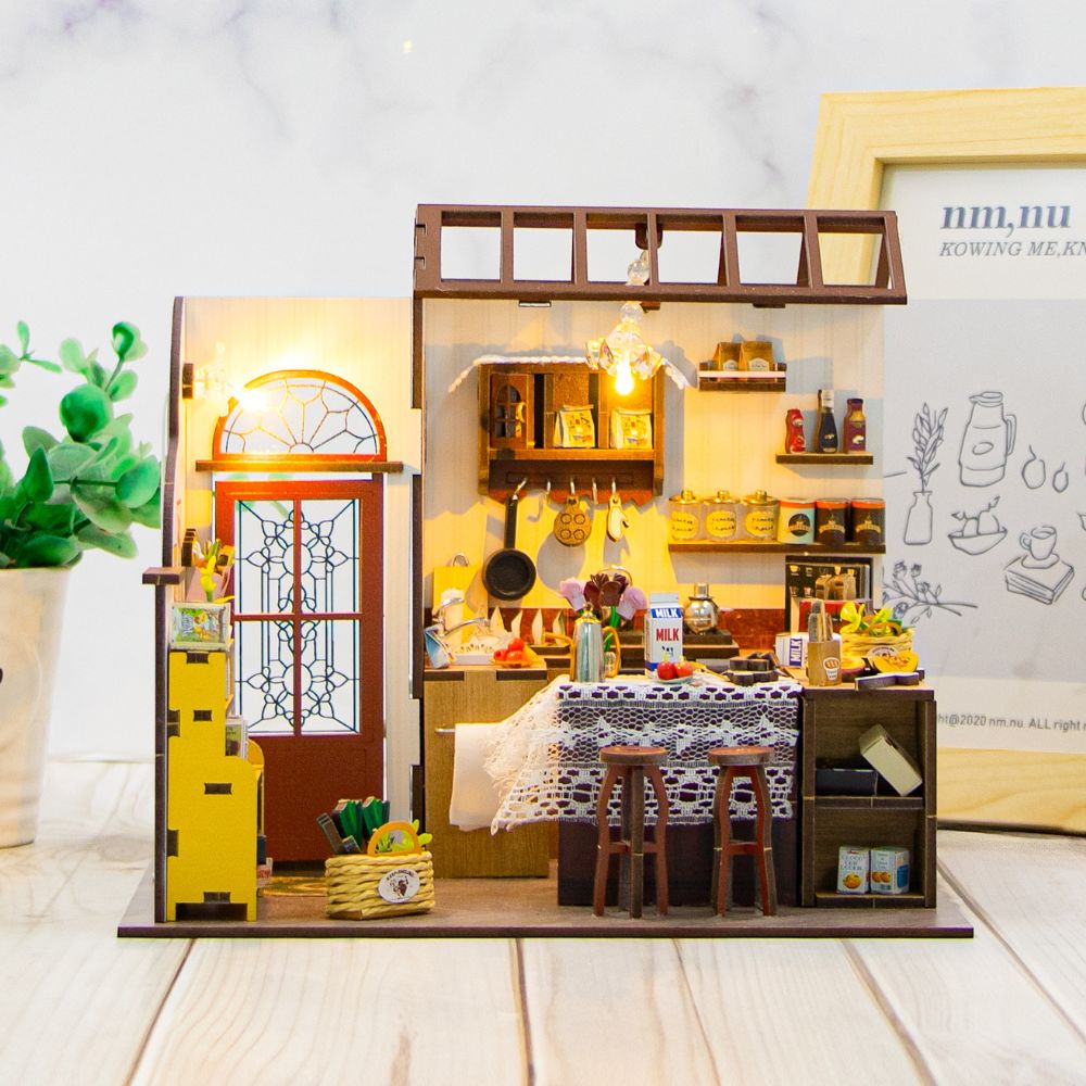 Image showcasing Miniature House - Peta's Kitchen – Figured'Art