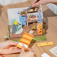 Load image into Gallery viewer, Miniature House - Dreamy Garden House