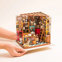 Load image into Gallery viewer, Miniature House - Sam's Study