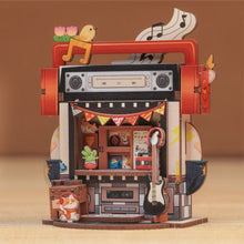 Load image into Gallery viewer, Miniature House - Record Store Figured'Art