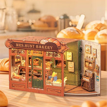 Load image into Gallery viewer, Miniature House - Mrs.Hunt Bakery Figured'Art