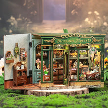 Load image into Gallery viewer, Miniature House - Blossom Florists Figured'Art