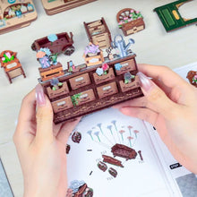 Load image into Gallery viewer, Miniature House - Blossom Florists