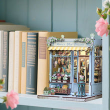 Load image into Gallery viewer, Miniature House - Anna's Blue Blossom