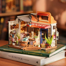 Load image into Gallery viewer, Miniature House - Corner Bookstore