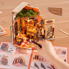Load image into Gallery viewer, Miniature House - Cheers Bar &amp; Dining