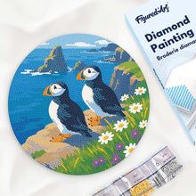 Load image into Gallery viewer, Diamond Painting on Wood Slice - Puffin by the ocean cliffs Figured'Art UK
