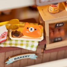 Load image into Gallery viewer, Miniature House - Teddy's Breadbox