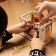 Load image into Gallery viewer, Miniature House - Teddy's Breadbox