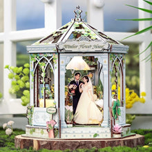 Load image into Gallery viewer, Miniature House - Windsor Flower House