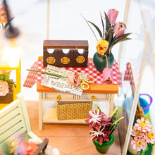 Load image into Gallery viewer, Miniature House - Sunshine Flower
