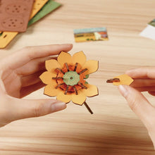 Load image into Gallery viewer, 3D Puzzle - Golden Sunflower
