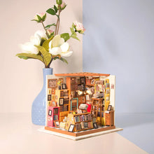 Load image into Gallery viewer, Miniature House - Sam's Study