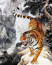 Load image into Gallery viewer, Diamond Painting - Approaching tiger